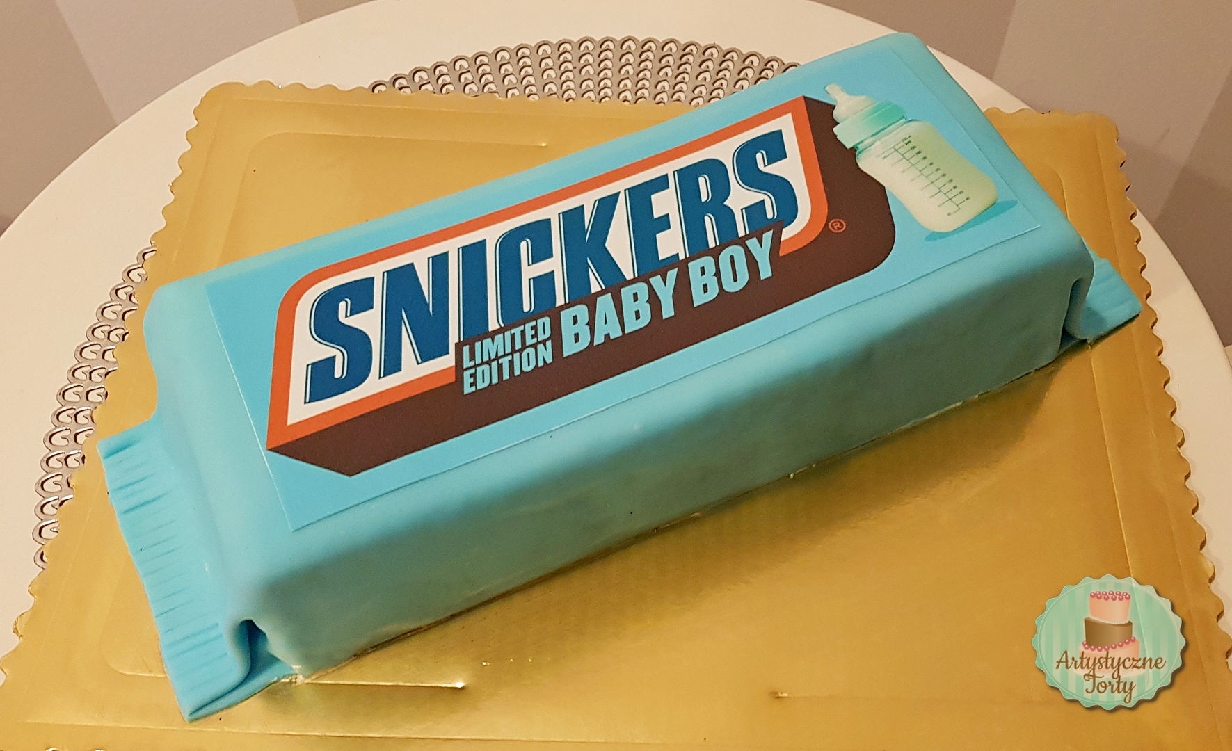 tort dla firmy snickers